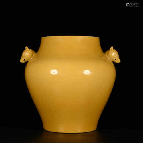 Kangxi of Qing Dynasty            Yellow glazed dog head jar