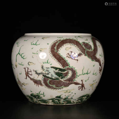 Kangxi of Qing Dynasty            Famille rose jar with dragon pattern