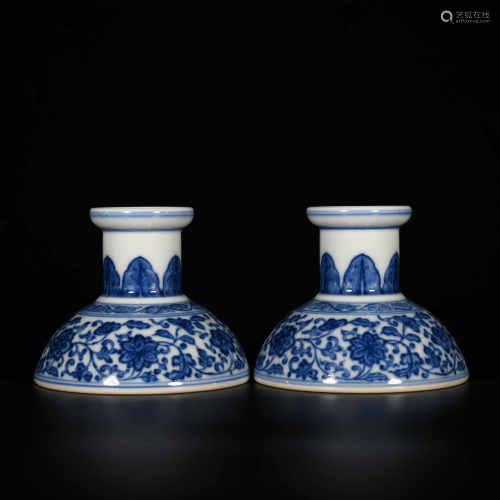 Qianlong of Qing Dynasty            A pair of blue and white Candlesticks