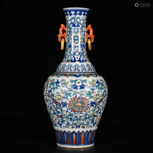 Qianlong of Qing Dynasty            Color bottle with two ears