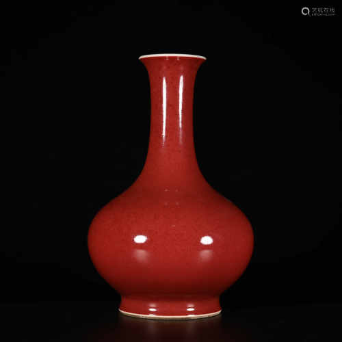 Qianlong of Qing Dynasty            Red glaze bottle