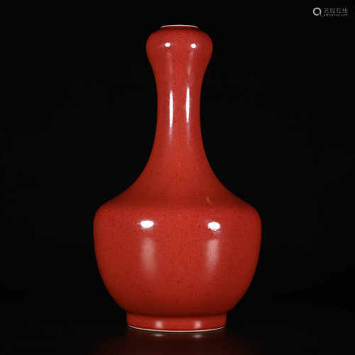 Qianlong of Qing Dynasty            Red glaze bottle