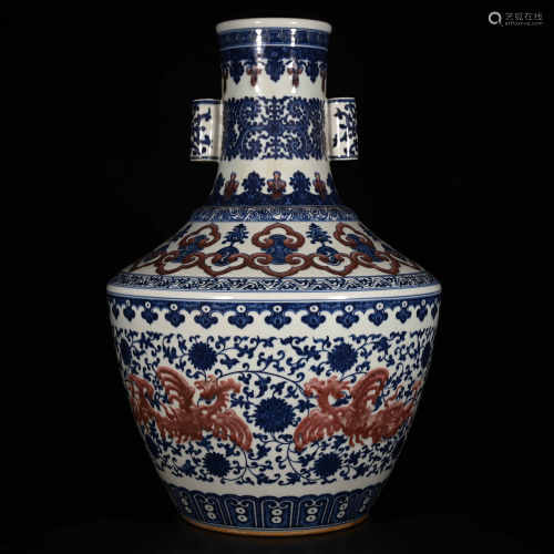 Qianlong of Qing Dynasty            Blue and white glazed red double ear bottle