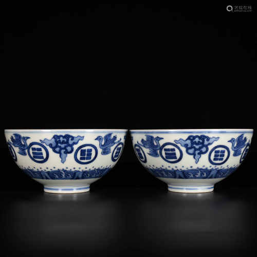 Qianlong of Qing Dynasty            A pair of blue and white bowls