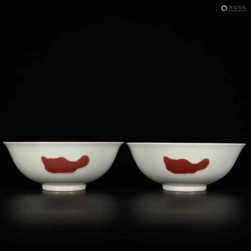 Yongzheng of Qing Dynasty            A pair of three fish bowls