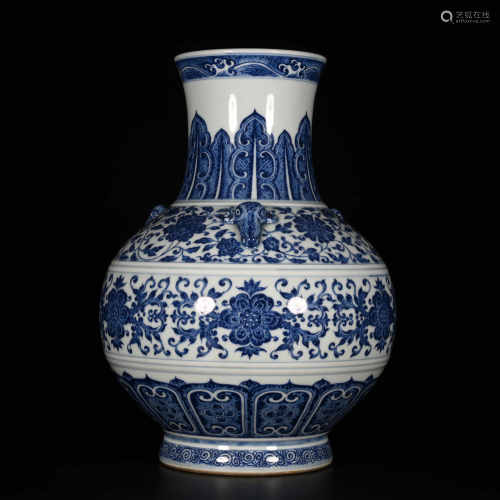 Qianlong of Qing Dynasty            Blue and white pot