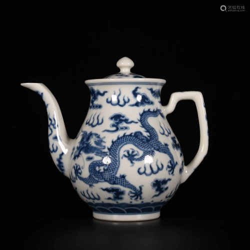 Qing Guangxu            Blue and white teapot with dragon pattern