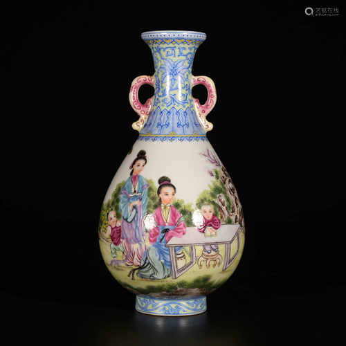 Qianlong of Qing Dynasty            Pastel bottle with two ears