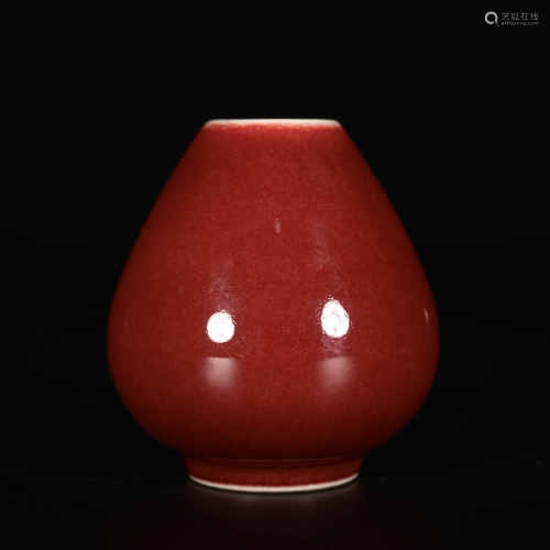 Qianlong of Qing Dynasty            Red glazed pot