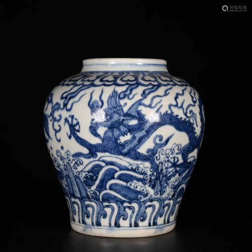 Wanli of Ming Dynasty            Blue and white large jar with dragon pattern