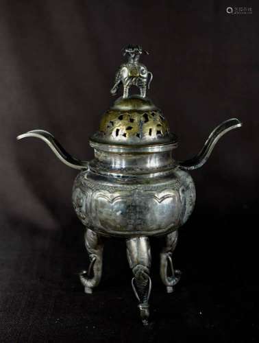 Chinese Censer with Elephane Finial