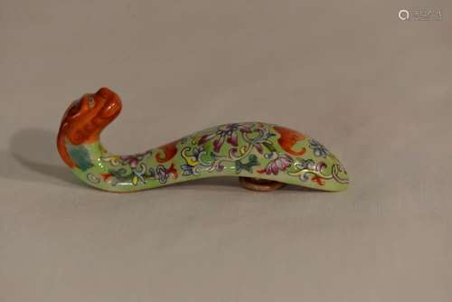 Chinese Famille Rose Porcelain Belt Hook - Green