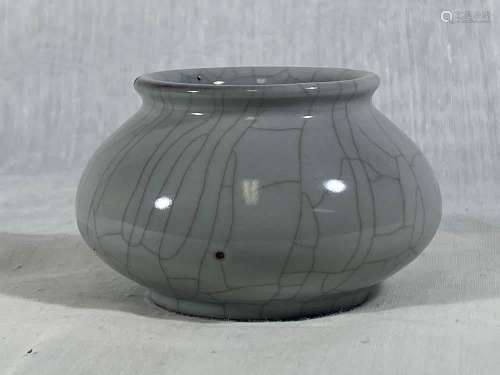 Chinese Scholar Vase of Crackle Glaze
