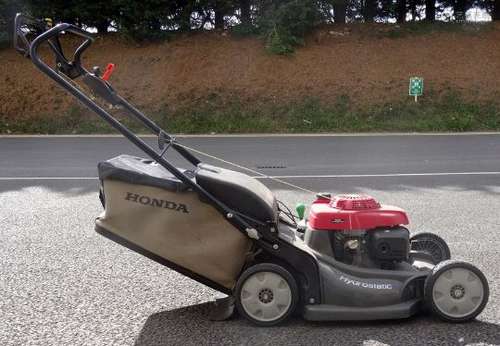 Honda HRX537 hydrostatic rotary lawnmower with an easy-start GCV190 engine with service record