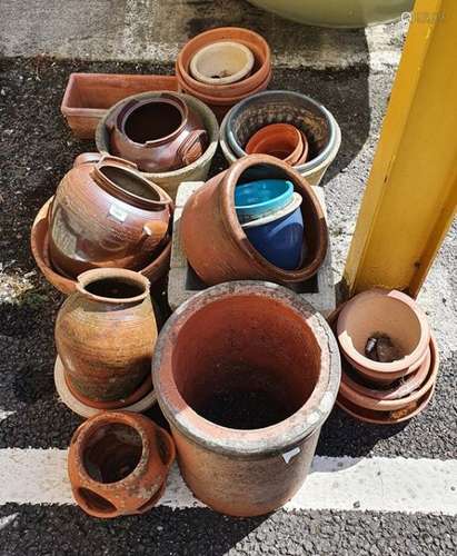 Quantity of assorted plant pots and other planters