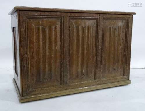 20th century oak blanket box, the rectangular top with moulded edge above a linen-fold decorated