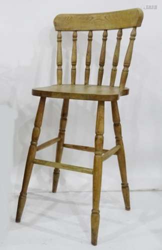 Pine high breakfast chair with spindle back