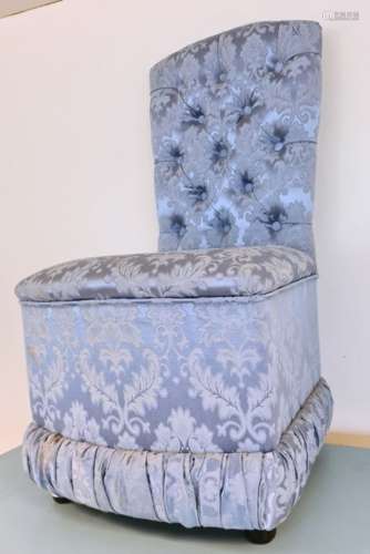Blue foliate patterned bedroom chair by Seetall