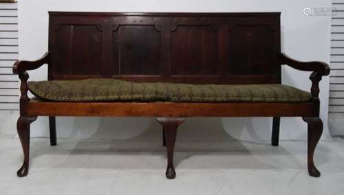 George III oak settle, originally from St George's Hospital, Hyde Corner waiting room Condition