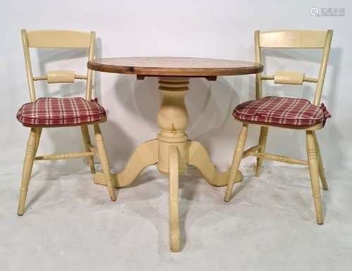 Pine-topped breakfast table and four painted chairs in the Oxford bar-back style (5)