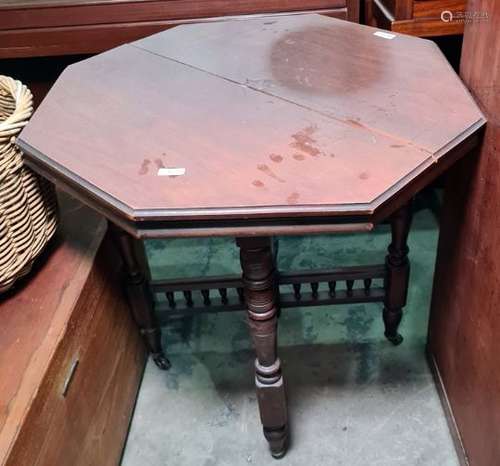 19th century octagonal centre table, moulded edge, turned supports, stretchered base