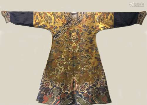 Qing dynasty brocade imperial robe inlaid with gold thread