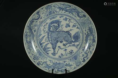 Ming dynasty blue and white plate with flowers pattern