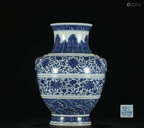 Qing dynasty blue and white jar with flowers pattern