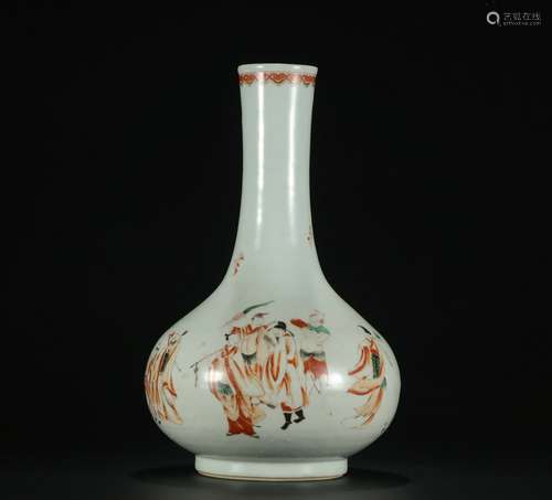 Qing dynasty multicolored bottle with figure pattern