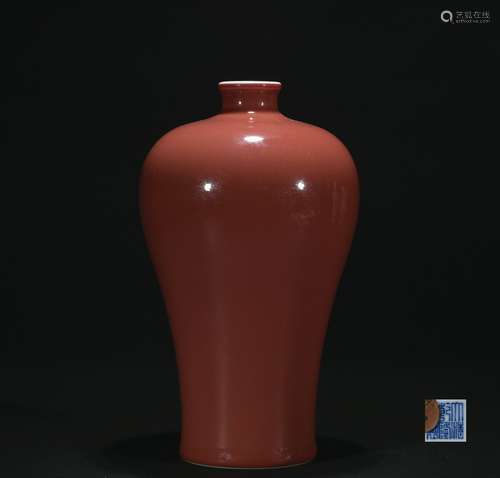 Qing dynasty cowpea red glaze bottle