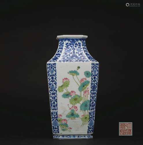 Qing dynasty famille rose bottle with flowers pattern