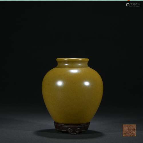 Qing dynasty tea-dust glaze bottle