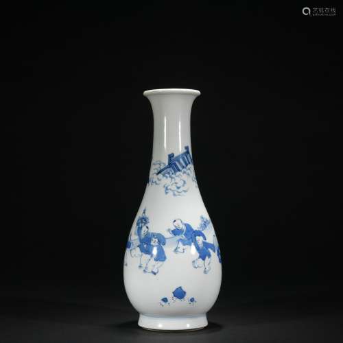Ming dynasty blue and white bottle with figure pattern