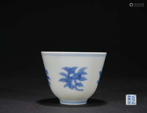 Ming dynasty blue and white wine cup with flowers pattern