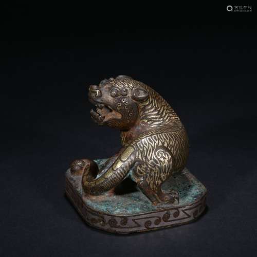 Qing dynasty gilt bronze beast seal inlaid with gold and silver