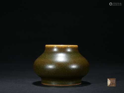 Qing dynasty tea-dust glaze bottle