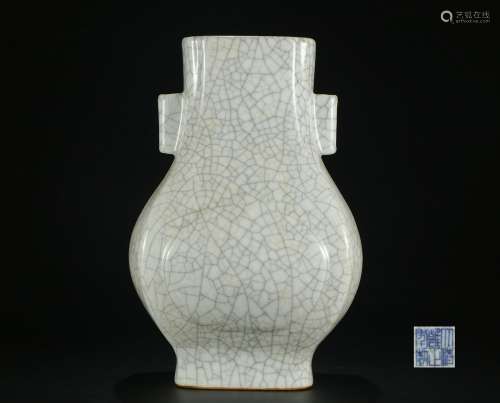 Qing dynasty Ge kiln bottle
