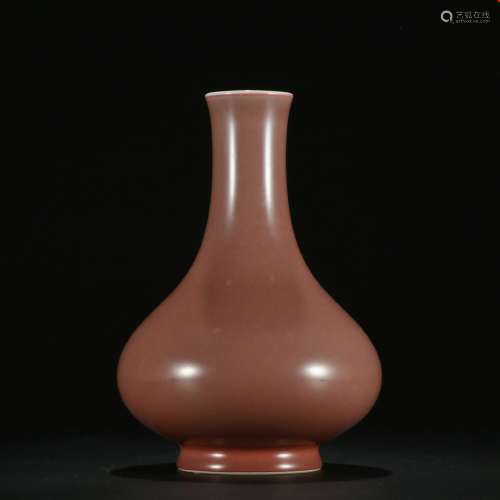 Qing dynasty cowpea red glaze bottle