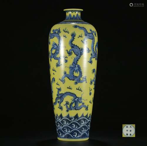 Qing dynasty blue and white yellow glaze bottle with dragon pattern