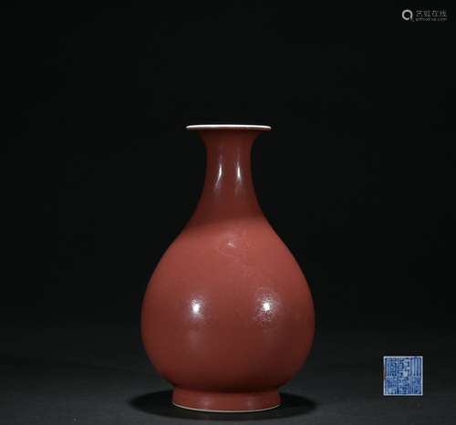 Qing dynasty cowpea red glaze bottle