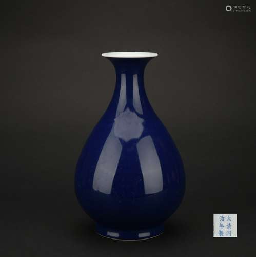 Qing dynasty blue glaze bottle