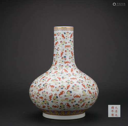 Qing dynasty multicolored bottle