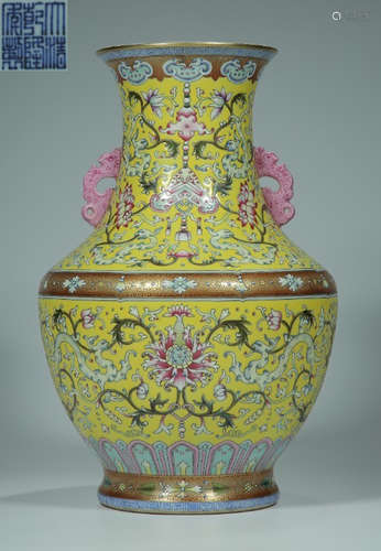 A YELLOW FAMILLE ROSE GLAZE AUSPICIOUS PATTERN VASE