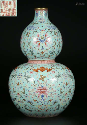 A TURQUOISE GLAZE AUSPICIOUS PATTERN VASE