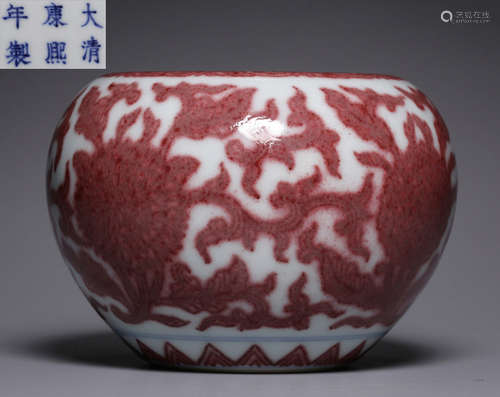 AN UNDERGLAZE RED LOTUS PATTERN VASE