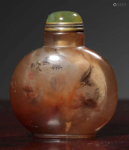 A CRYSTAL CARVED FISH PATTERN SNUFF BOTTLE