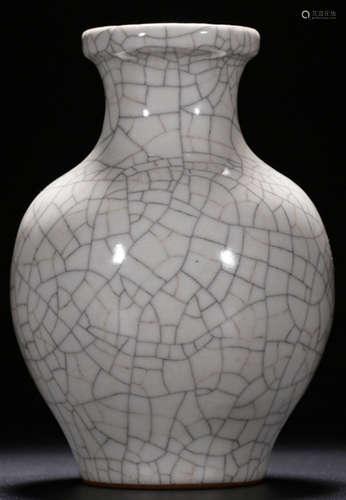 A GE YAO GLAZE VASE