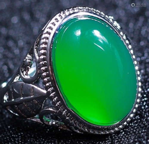 AN ICEY CHALCEDONY CARVED RING
