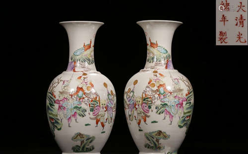 PAIR OF FAMILLE ROSE GLAZE FIGURE STORY PATTERN VASES