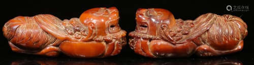 PAIR OF LUJIAO CARVED LION SHAPE PENDANTS